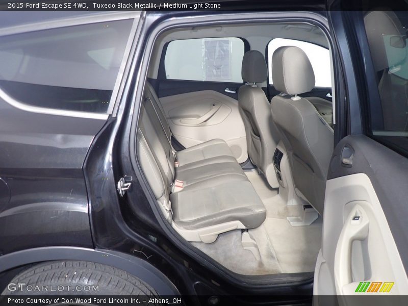 Tuxedo Black Metallic / Medium Light Stone 2015 Ford Escape SE 4WD