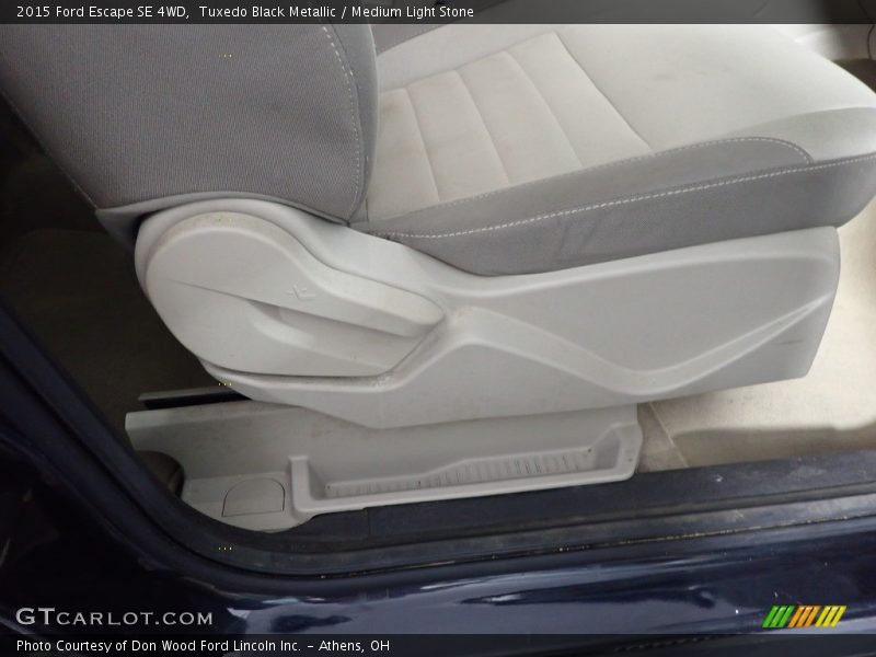 Tuxedo Black Metallic / Medium Light Stone 2015 Ford Escape SE 4WD