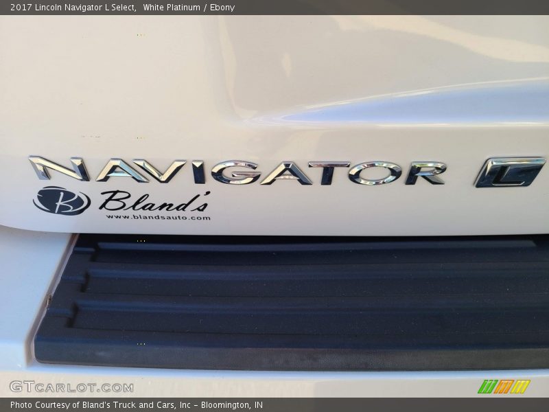 White Platinum / Ebony 2017 Lincoln Navigator L Select