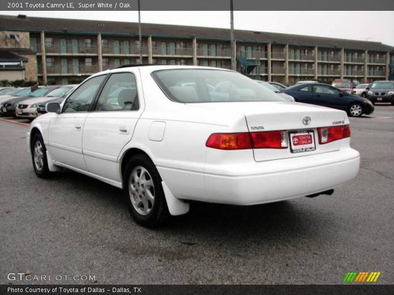 Super White / Oak 2001 Toyota Camry LE