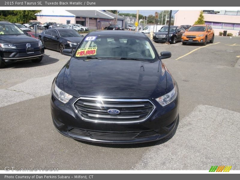 Tuxedo Black Metallic / Dune 2015 Ford Taurus SE