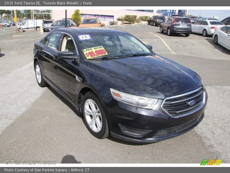 Tuxedo Black Metallic / Dune 2015 Ford Taurus SE