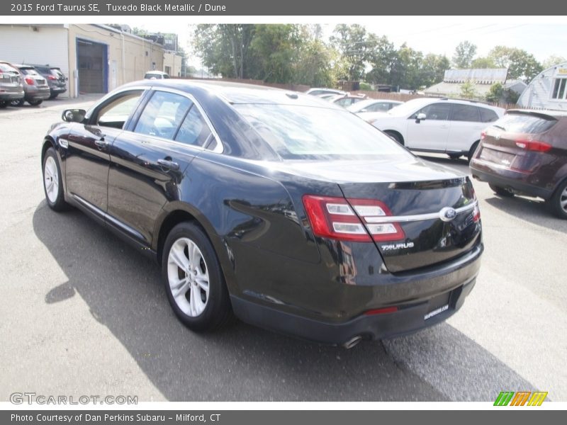 Tuxedo Black Metallic / Dune 2015 Ford Taurus SE