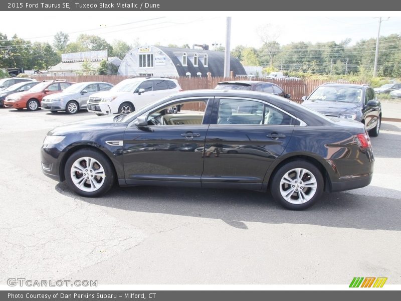 Tuxedo Black Metallic / Dune 2015 Ford Taurus SE