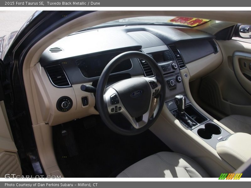 Tuxedo Black Metallic / Dune 2015 Ford Taurus SE