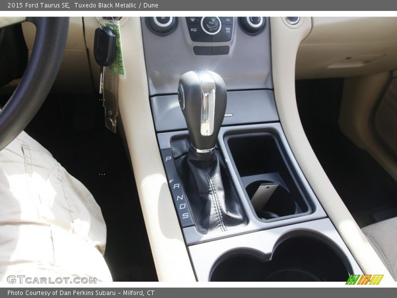 Tuxedo Black Metallic / Dune 2015 Ford Taurus SE