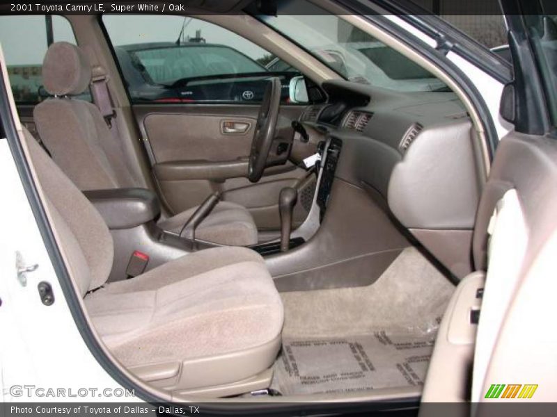 Super White / Oak 2001 Toyota Camry LE