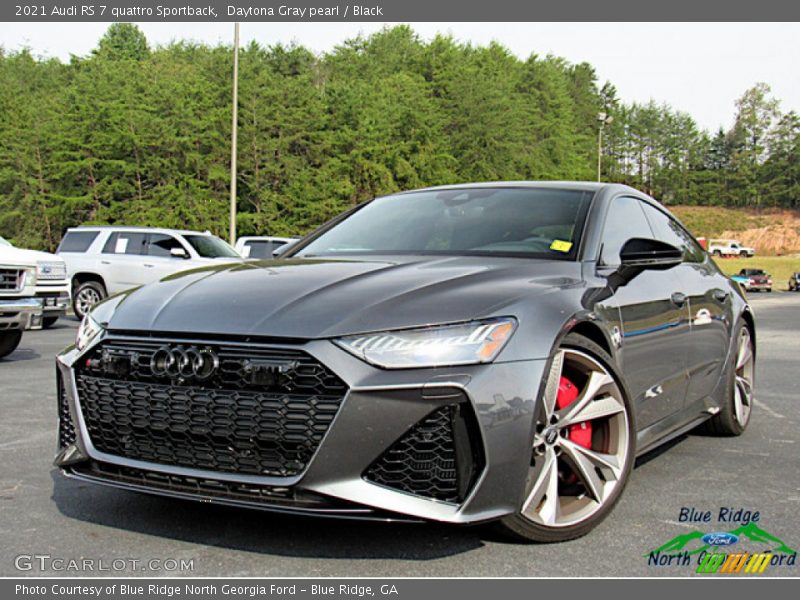 Front 3/4 View of 2021 RS 7 quattro Sportback