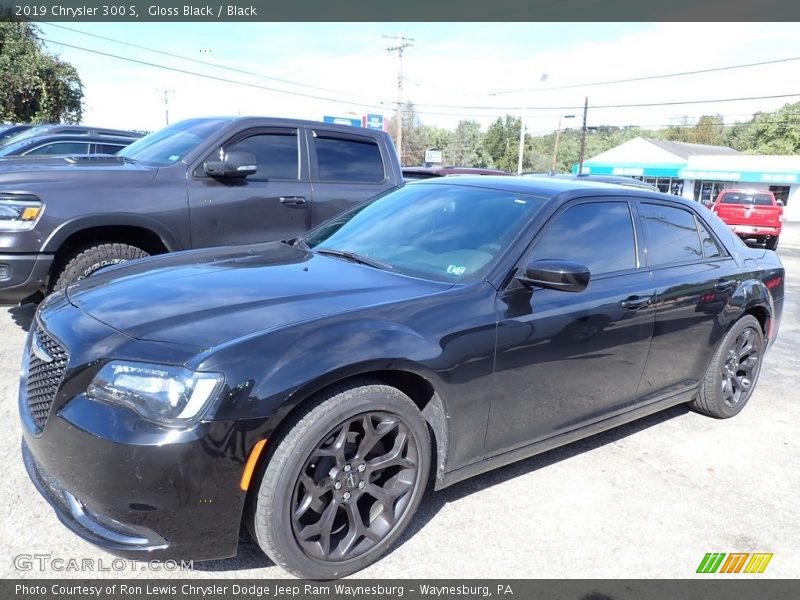 Gloss Black / Black 2019 Chrysler 300 S