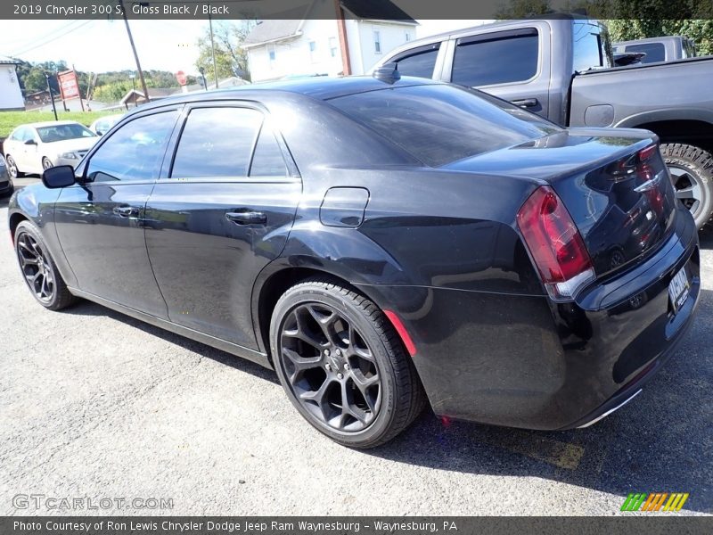 Gloss Black / Black 2019 Chrysler 300 S
