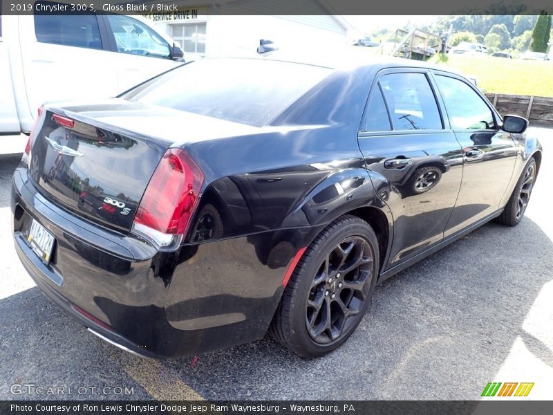 Gloss Black / Black 2019 Chrysler 300 S