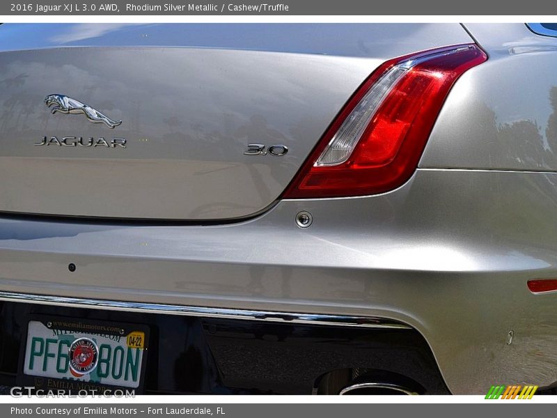 Rhodium Silver Metallic / Cashew/Truffle 2016 Jaguar XJ L 3.0 AWD