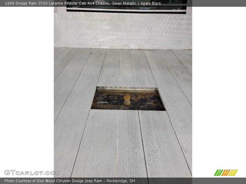 Silver Metallic / Agate Black 1999 Dodge Ram 3500 Laramie Regular Cab 4x4 Chassis