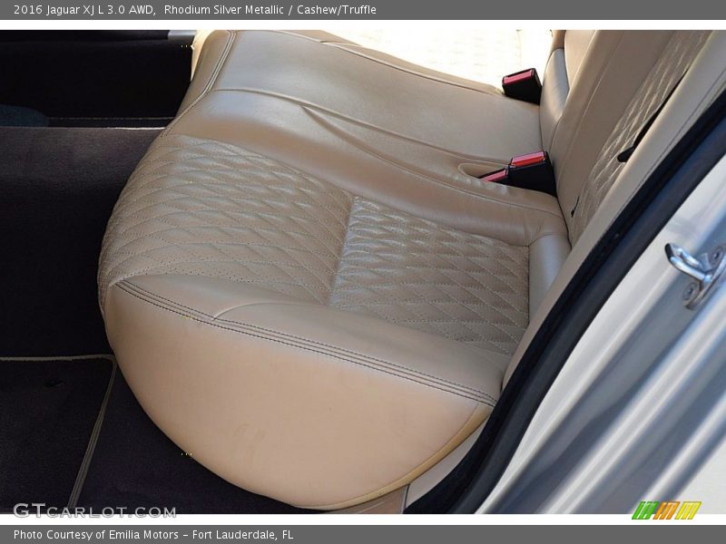 Rear Seat of 2016 XJ L 3.0 AWD