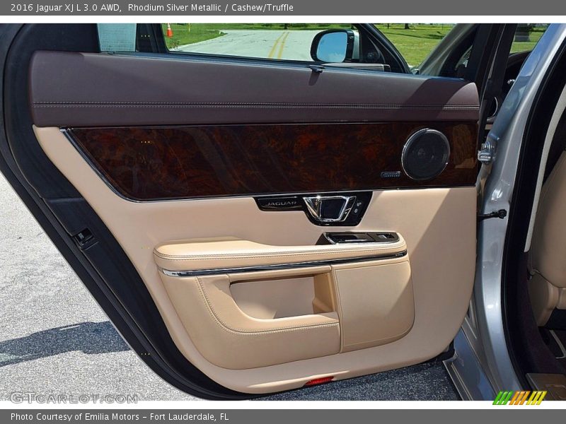 Door Panel of 2016 XJ L 3.0 AWD