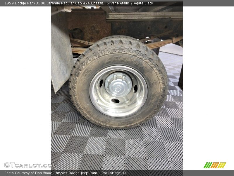 Silver Metallic / Agate Black 1999 Dodge Ram 3500 Laramie Regular Cab 4x4 Chassis