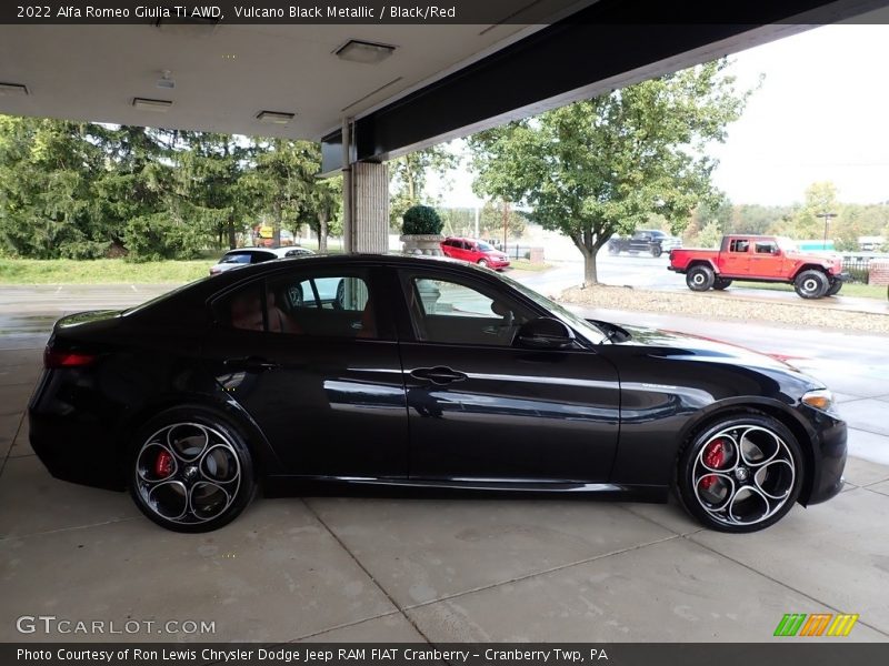 Vulcano Black Metallic / Black/Red 2022 Alfa Romeo Giulia Ti AWD