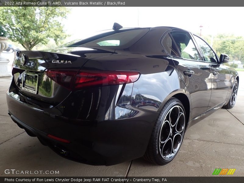 Vulcano Black Metallic / Black/Red 2022 Alfa Romeo Giulia Ti AWD