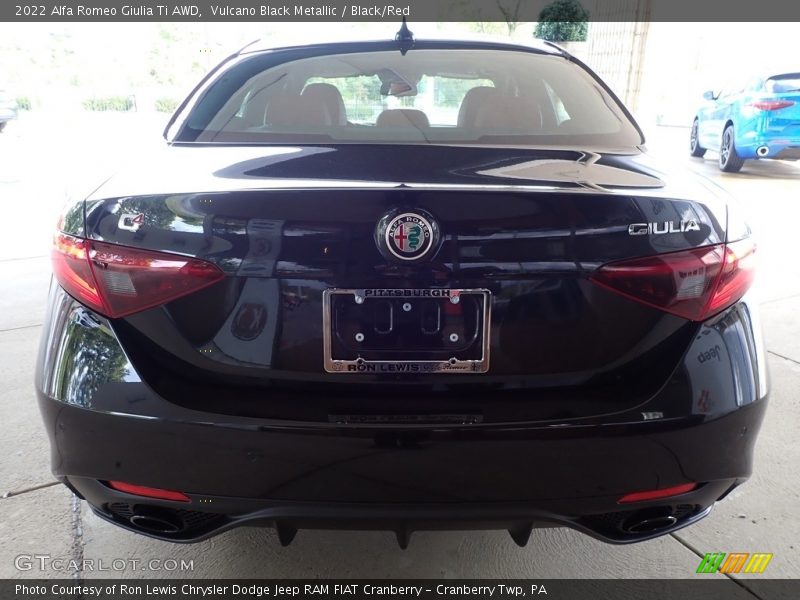 Vulcano Black Metallic / Black/Red 2022 Alfa Romeo Giulia Ti AWD