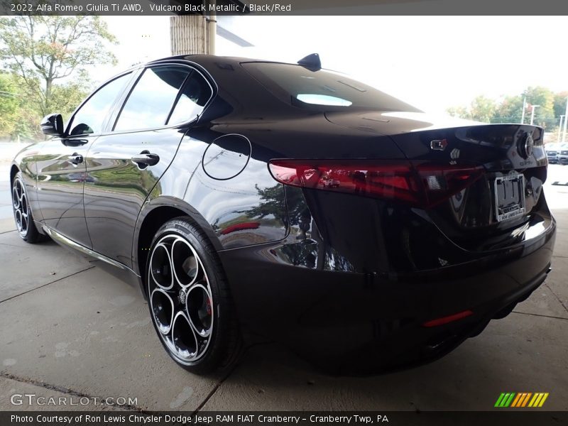 Vulcano Black Metallic / Black/Red 2022 Alfa Romeo Giulia Ti AWD