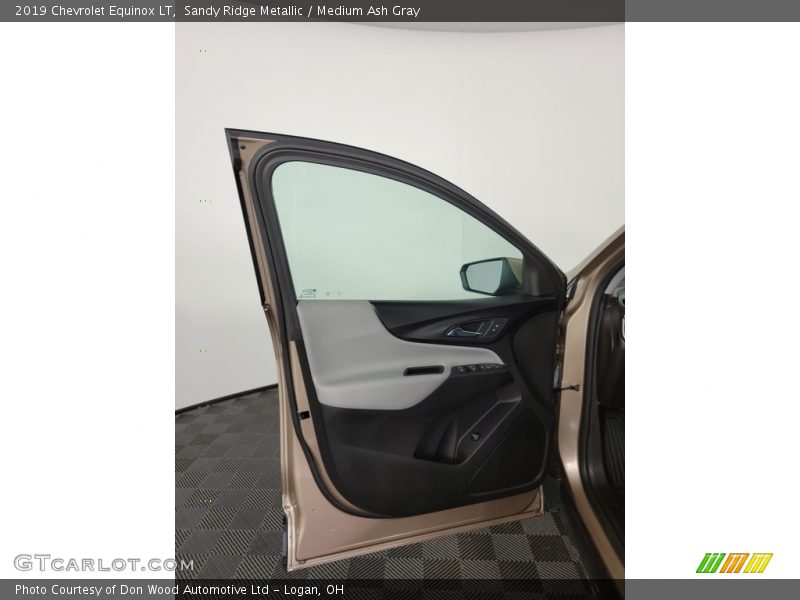 Sandy Ridge Metallic / Medium Ash Gray 2019 Chevrolet Equinox LT
