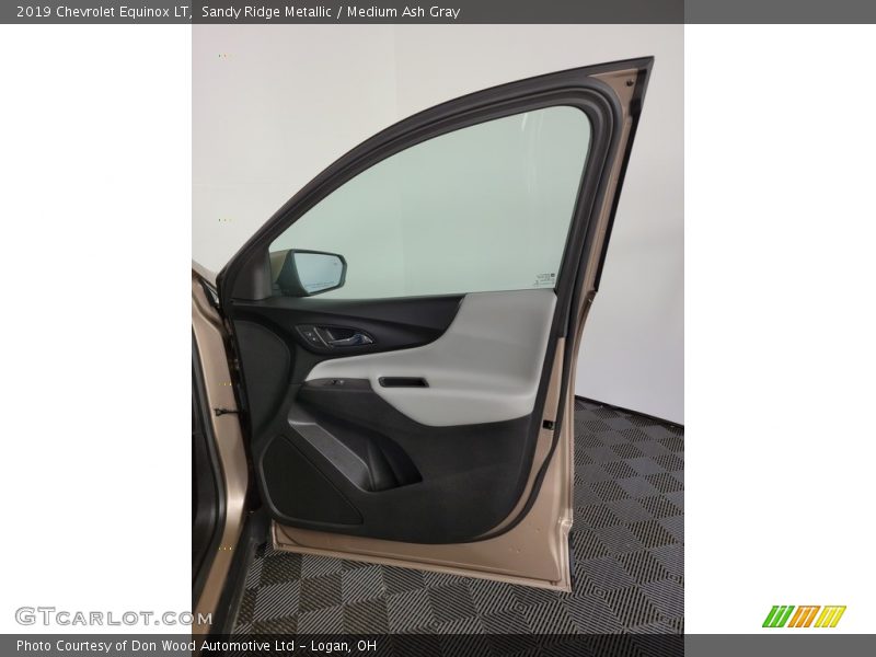 Sandy Ridge Metallic / Medium Ash Gray 2019 Chevrolet Equinox LT