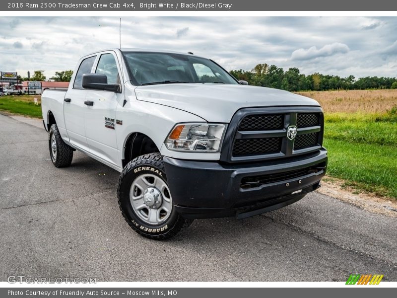 Front 3/4 View of 2016 2500 Tradesman Crew Cab 4x4