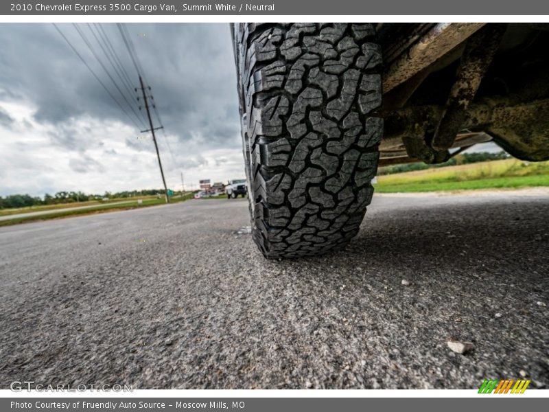 Summit White / Neutral 2010 Chevrolet Express 3500 Cargo Van