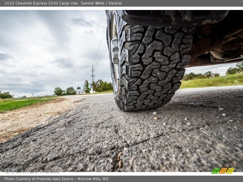 Summit White / Neutral 2010 Chevrolet Express 3500 Cargo Van