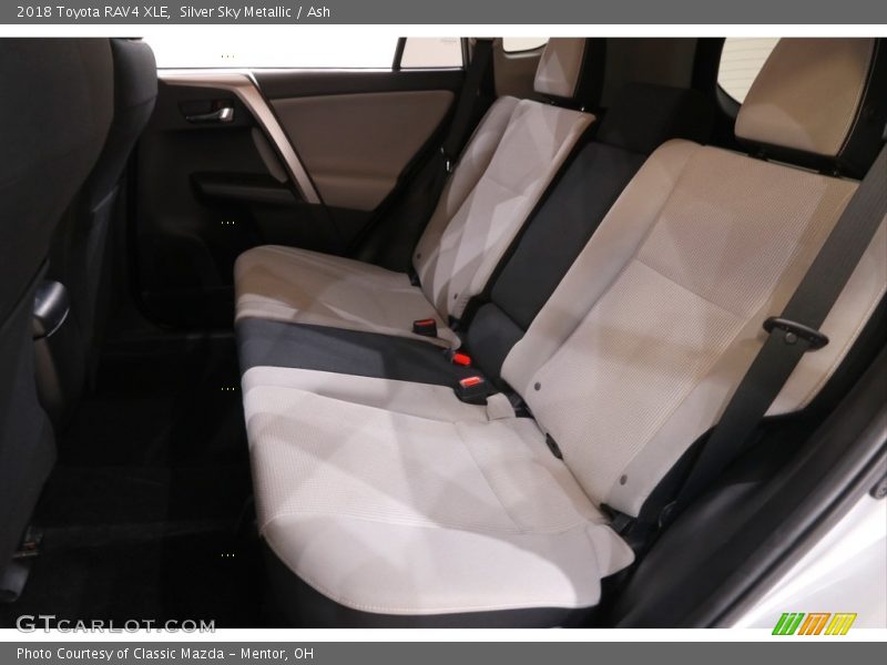 Silver Sky Metallic / Ash 2018 Toyota RAV4 XLE
