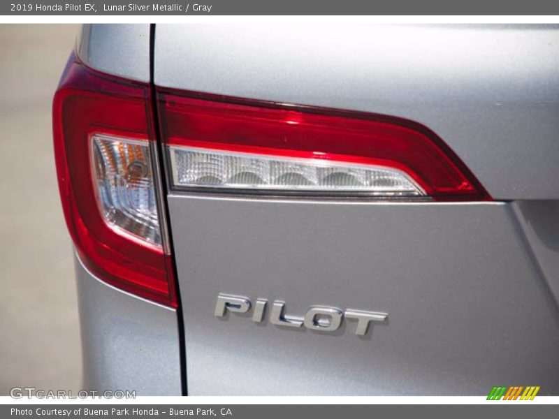 Lunar Silver Metallic / Gray 2019 Honda Pilot EX