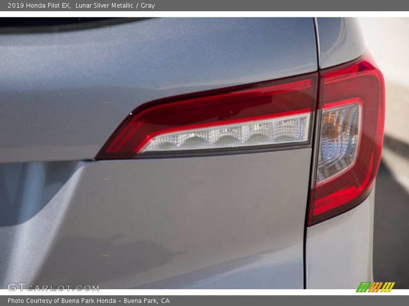 Lunar Silver Metallic / Gray 2019 Honda Pilot EX