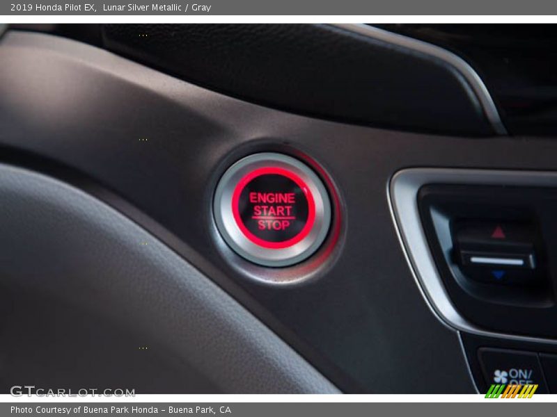 Lunar Silver Metallic / Gray 2019 Honda Pilot EX