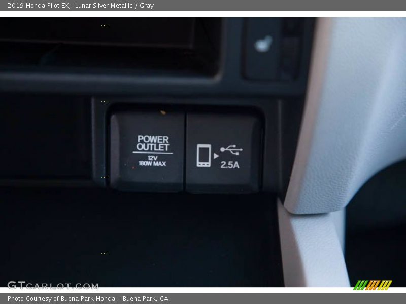 Lunar Silver Metallic / Gray 2019 Honda Pilot EX