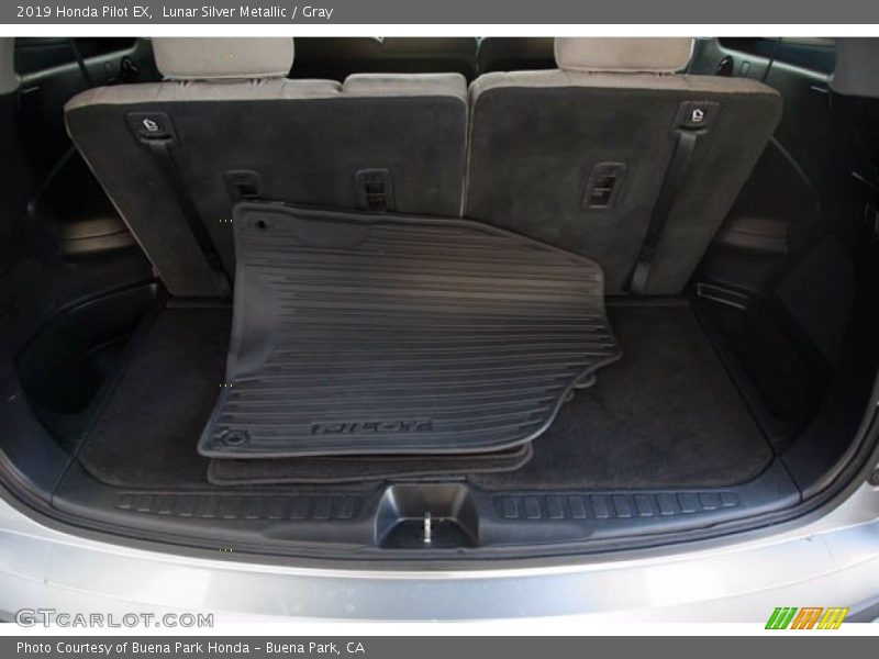Lunar Silver Metallic / Gray 2019 Honda Pilot EX