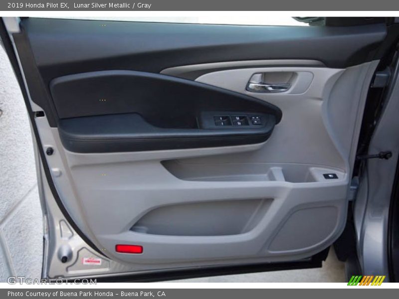 Lunar Silver Metallic / Gray 2019 Honda Pilot EX