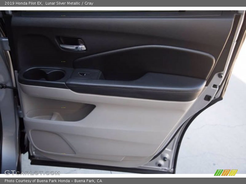Lunar Silver Metallic / Gray 2019 Honda Pilot EX
