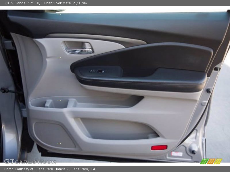 Lunar Silver Metallic / Gray 2019 Honda Pilot EX