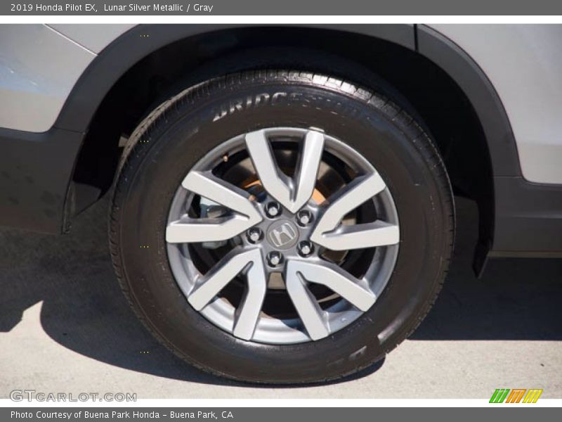 Lunar Silver Metallic / Gray 2019 Honda Pilot EX