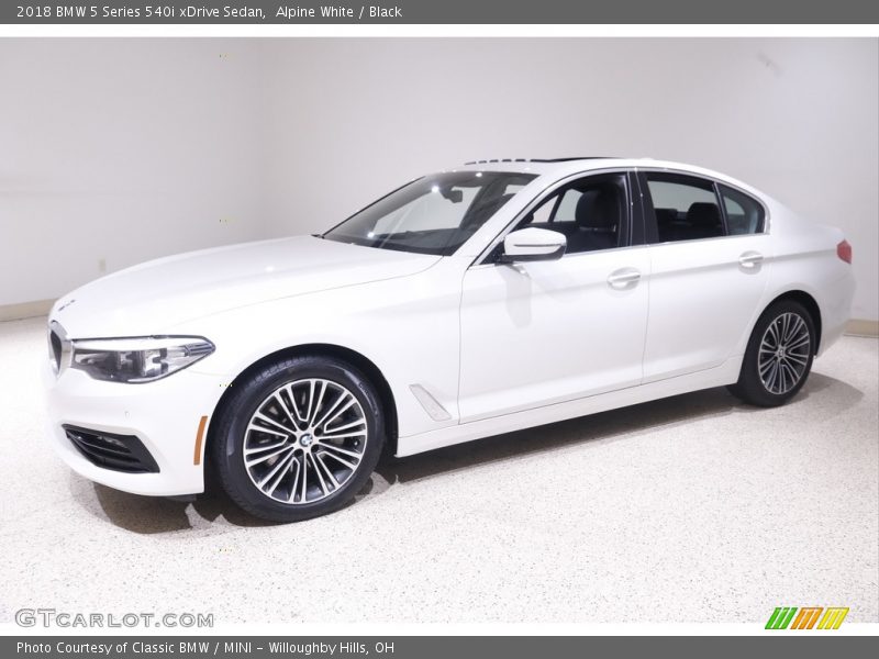 Alpine White / Black 2018 BMW 5 Series 540i xDrive Sedan