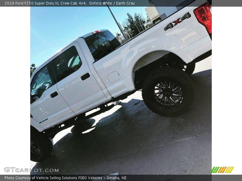 Oxford White / Earth Gray 2019 Ford F250 Super Duty XL Crew Cab 4x4