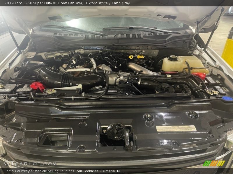 Oxford White / Earth Gray 2019 Ford F250 Super Duty XL Crew Cab 4x4