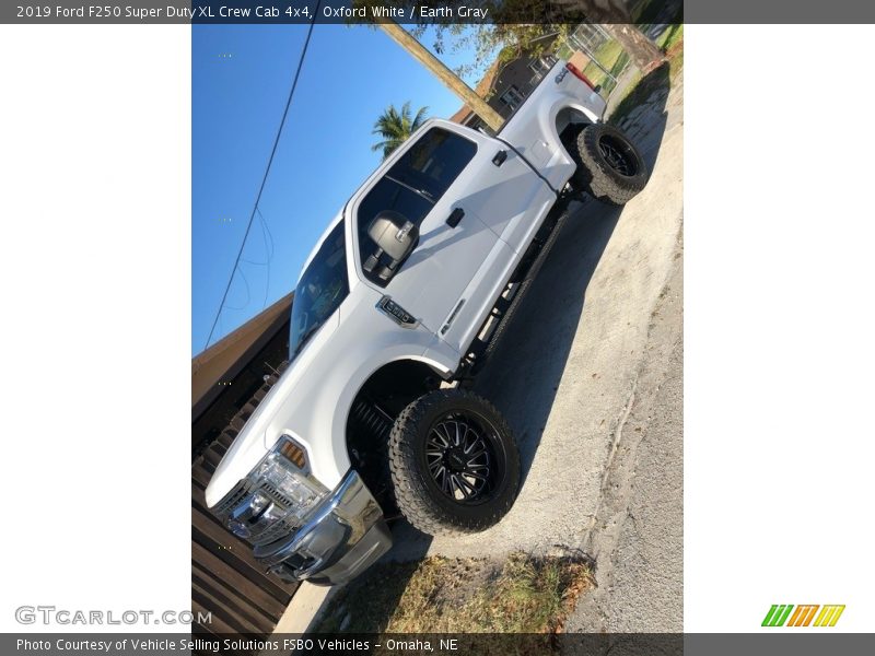 Oxford White / Earth Gray 2019 Ford F250 Super Duty XL Crew Cab 4x4