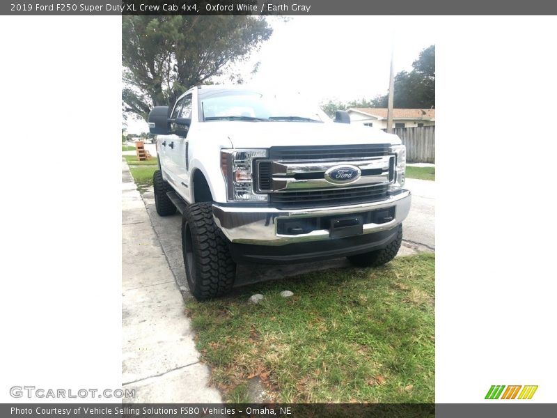 Oxford White / Earth Gray 2019 Ford F250 Super Duty XL Crew Cab 4x4