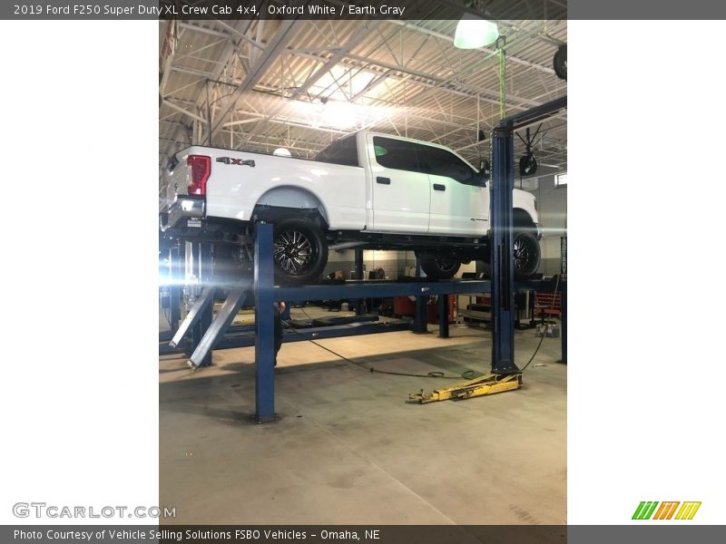 Oxford White / Earth Gray 2019 Ford F250 Super Duty XL Crew Cab 4x4