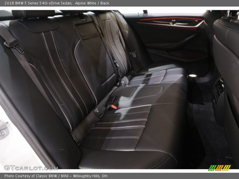 Alpine White / Black 2018 BMW 5 Series 540i xDrive Sedan