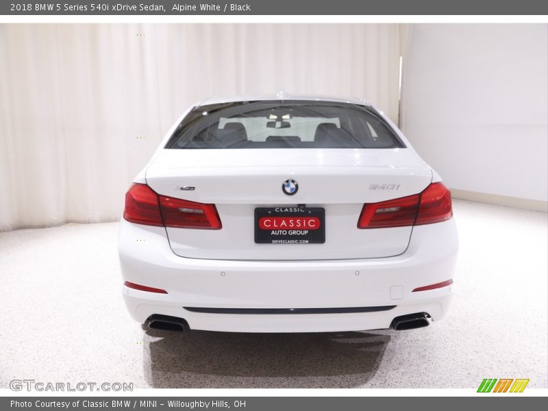 Alpine White / Black 2018 BMW 5 Series 540i xDrive Sedan