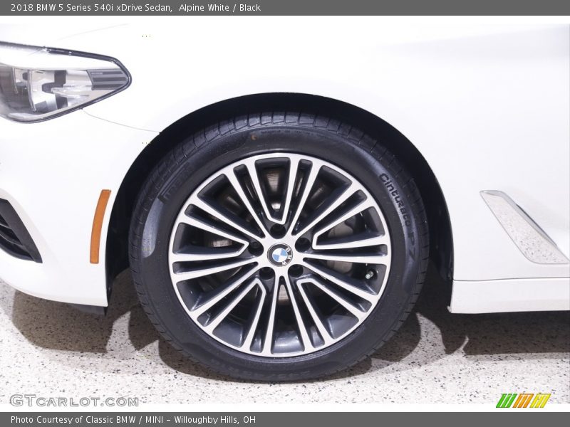 Alpine White / Black 2018 BMW 5 Series 540i xDrive Sedan