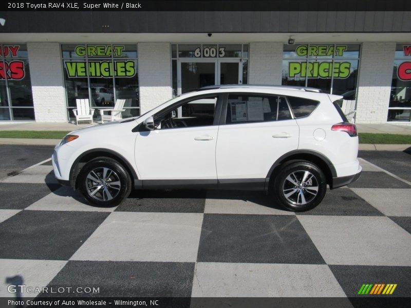 Super White / Black 2018 Toyota RAV4 XLE