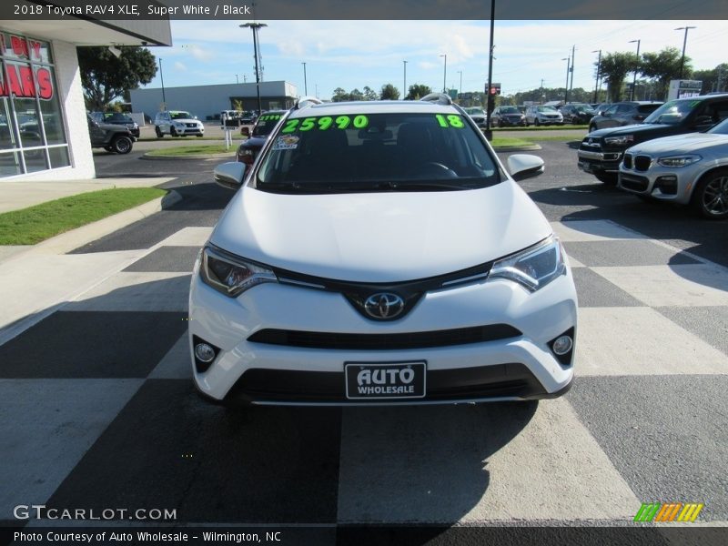 Super White / Black 2018 Toyota RAV4 XLE